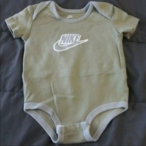 ❤️ GUC NIKE Infant Tan Bodysuit Size 6-9 Months